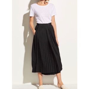 VINCE Pleated Culotte pant size! Only worn once!